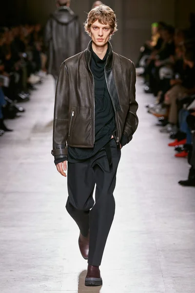 Look 37